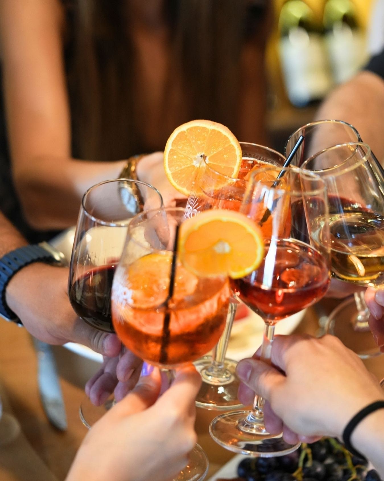 Guests raising glasses at Sensus Atasehir