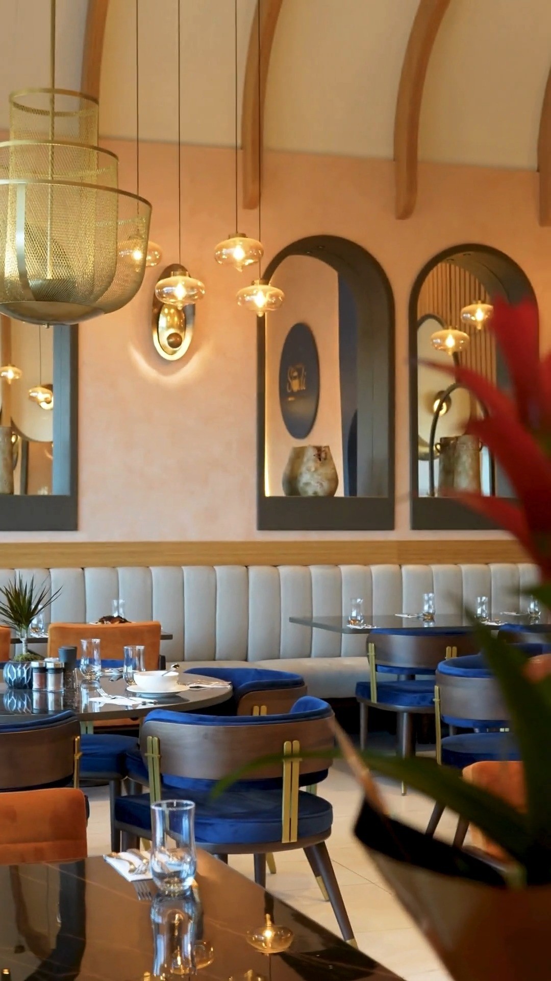 The dining atmosphere at Sudi Restaurant