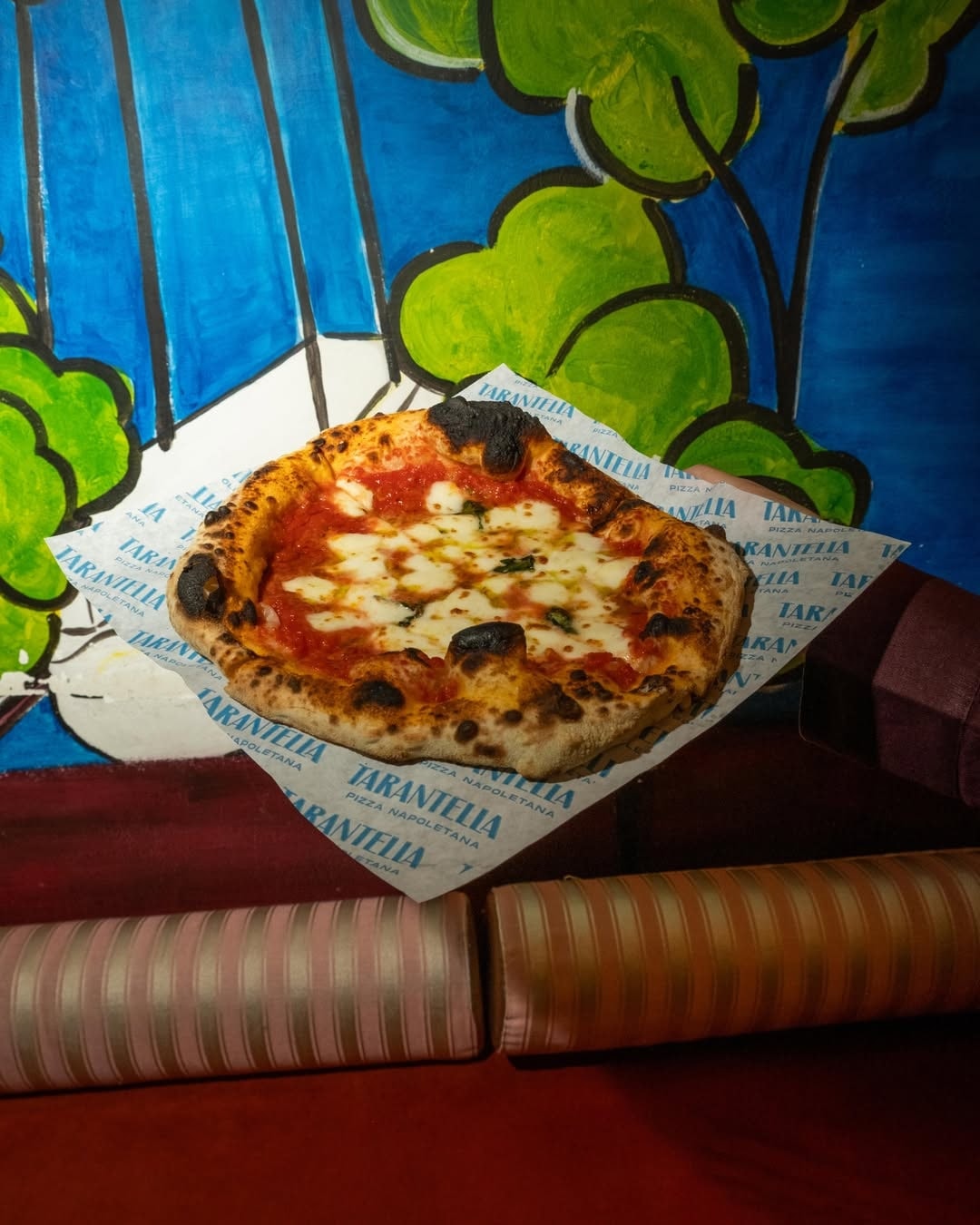 Tarantella Pizza Napoletana restoranının özenli iç mekânı ve atmosferi