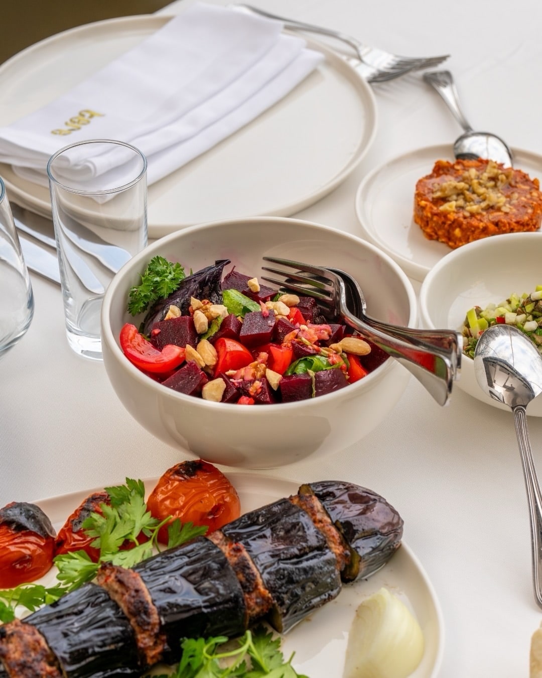 Tere restoranında yemek ve atmosfer