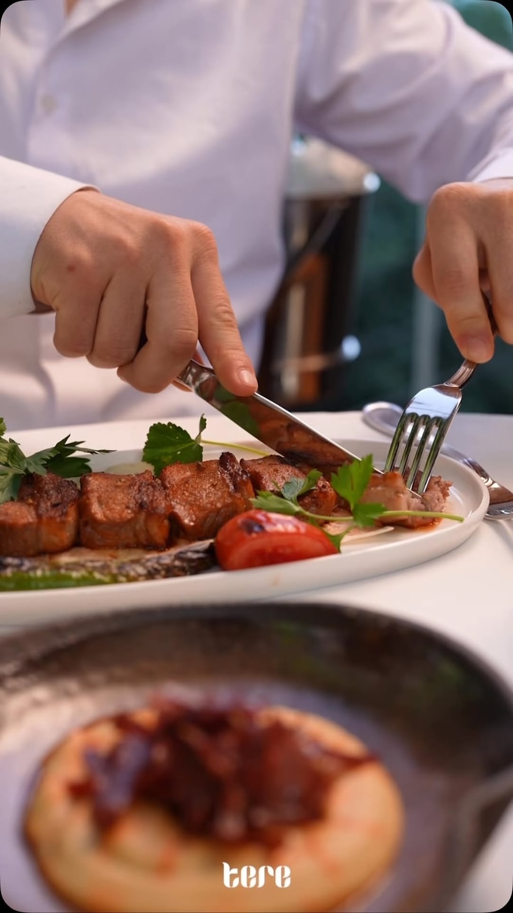 Tere restoranında yemek ve atmosfer