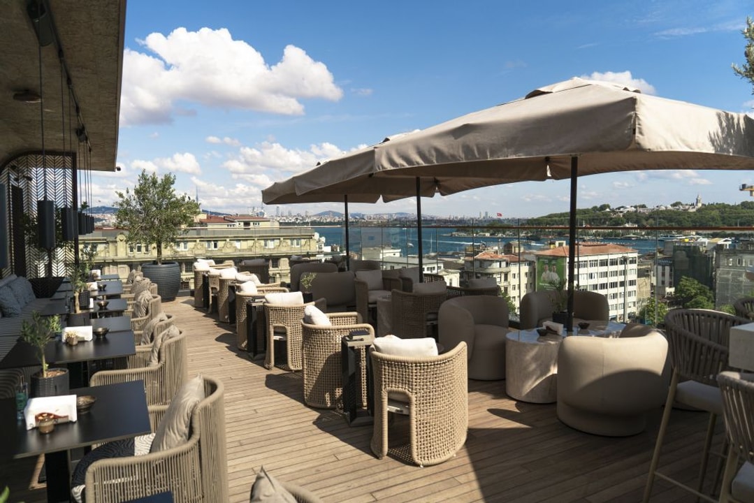Restaurant atmosphere at The Bank Roof Bar