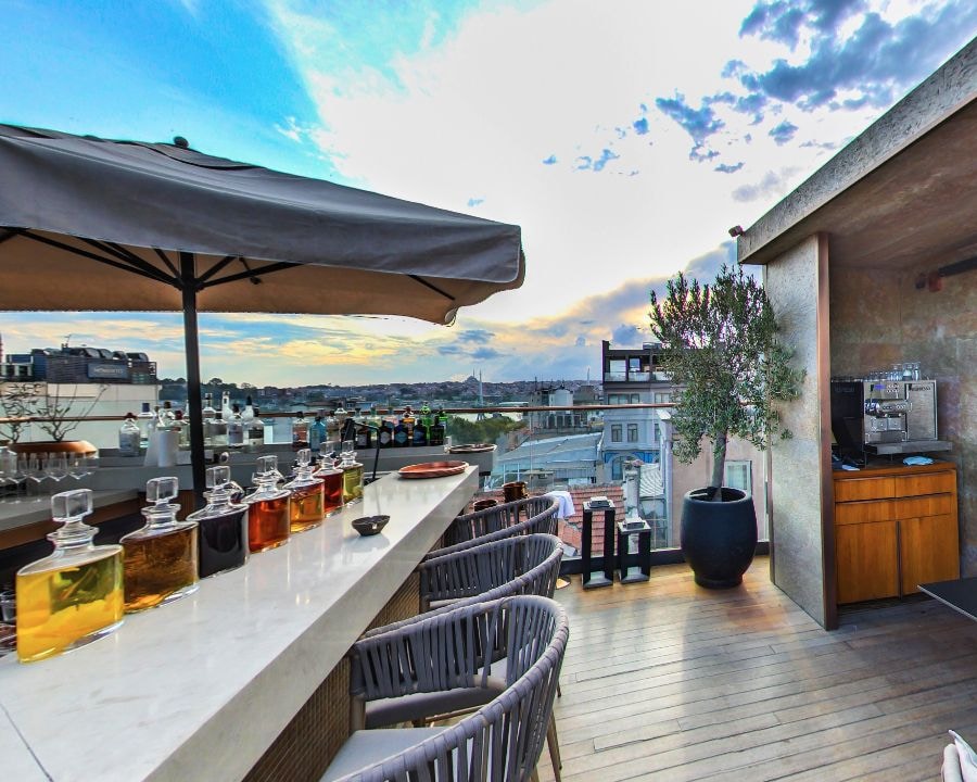 Restaurant atmosphere at The Bank Roof Bar