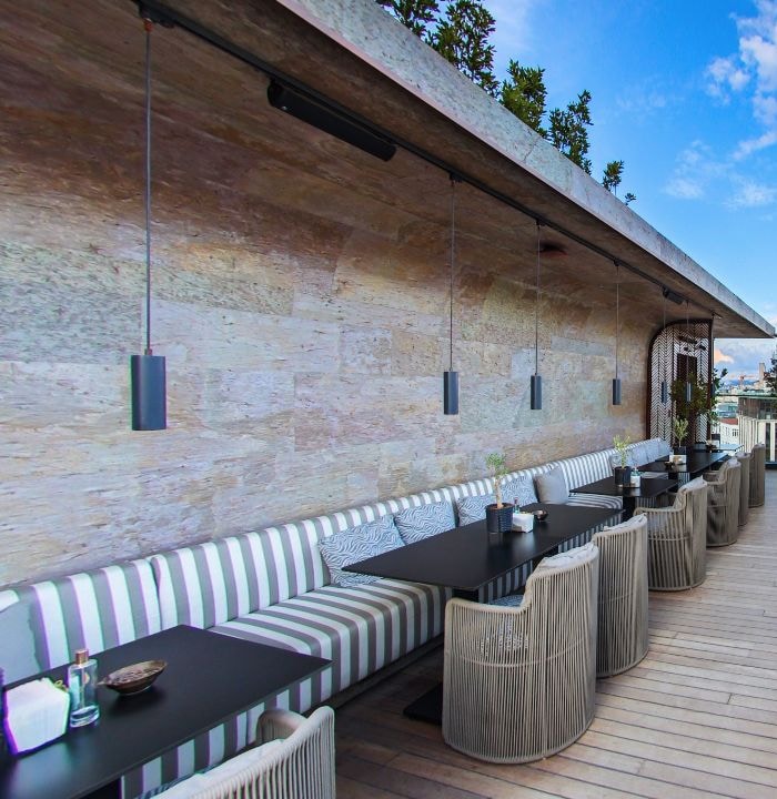 Restaurant atmosphere at The Bank Roof Bar