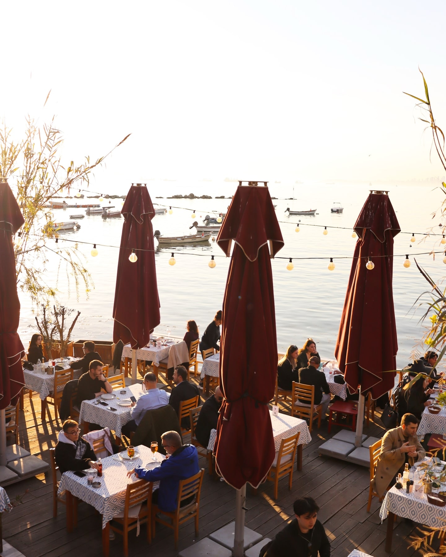 Tuzla Yat Kulübü: tables prepared for service
