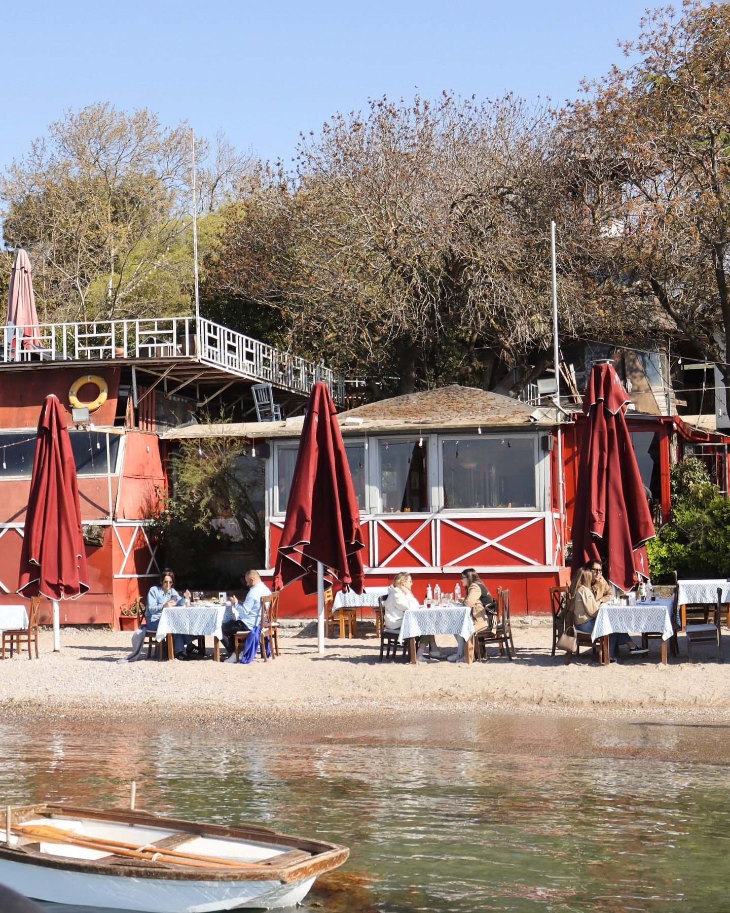 Tuzla Yat Kulübü: the outdoor dining area
