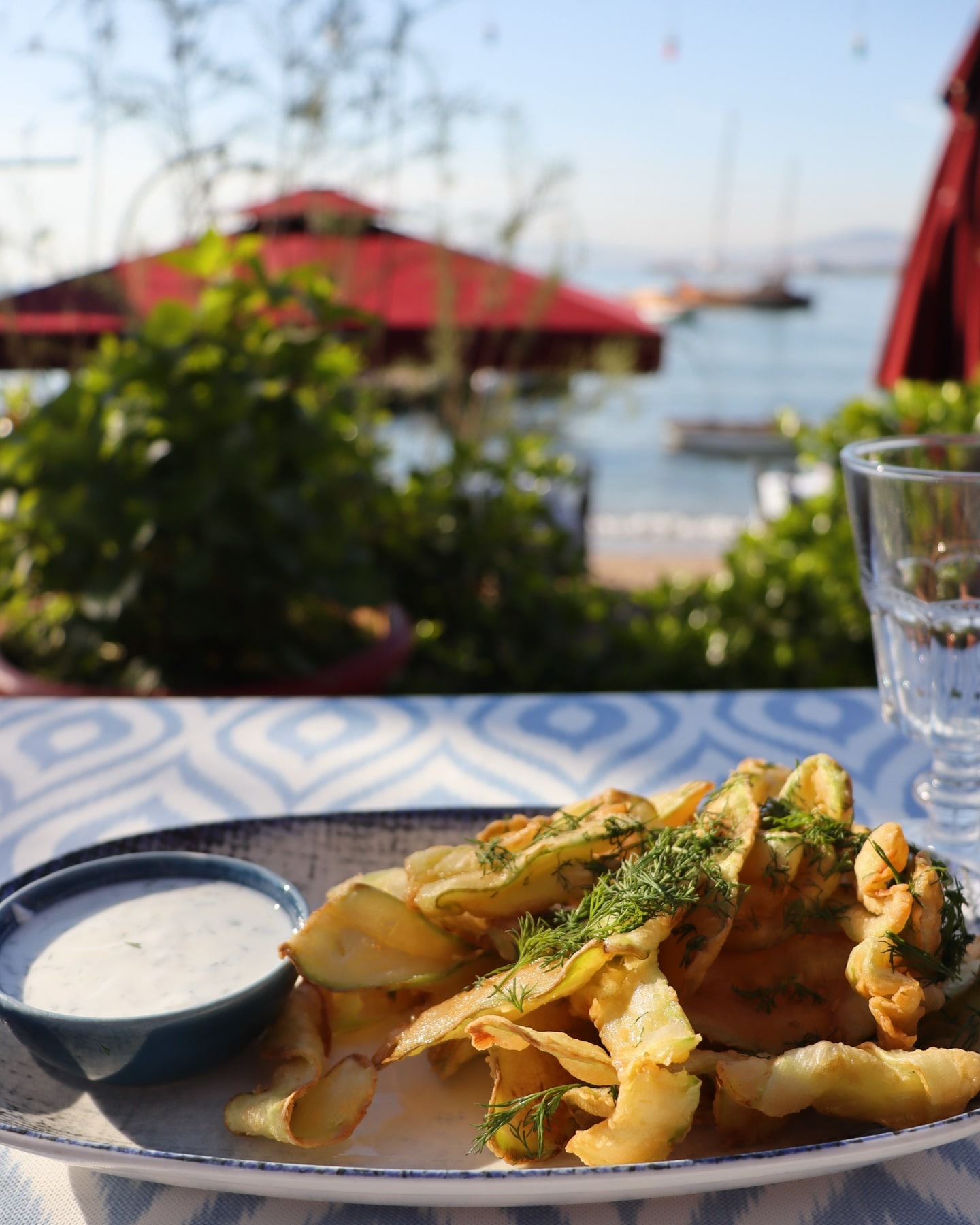 Tuzla Yat Kulübü: a sharing table