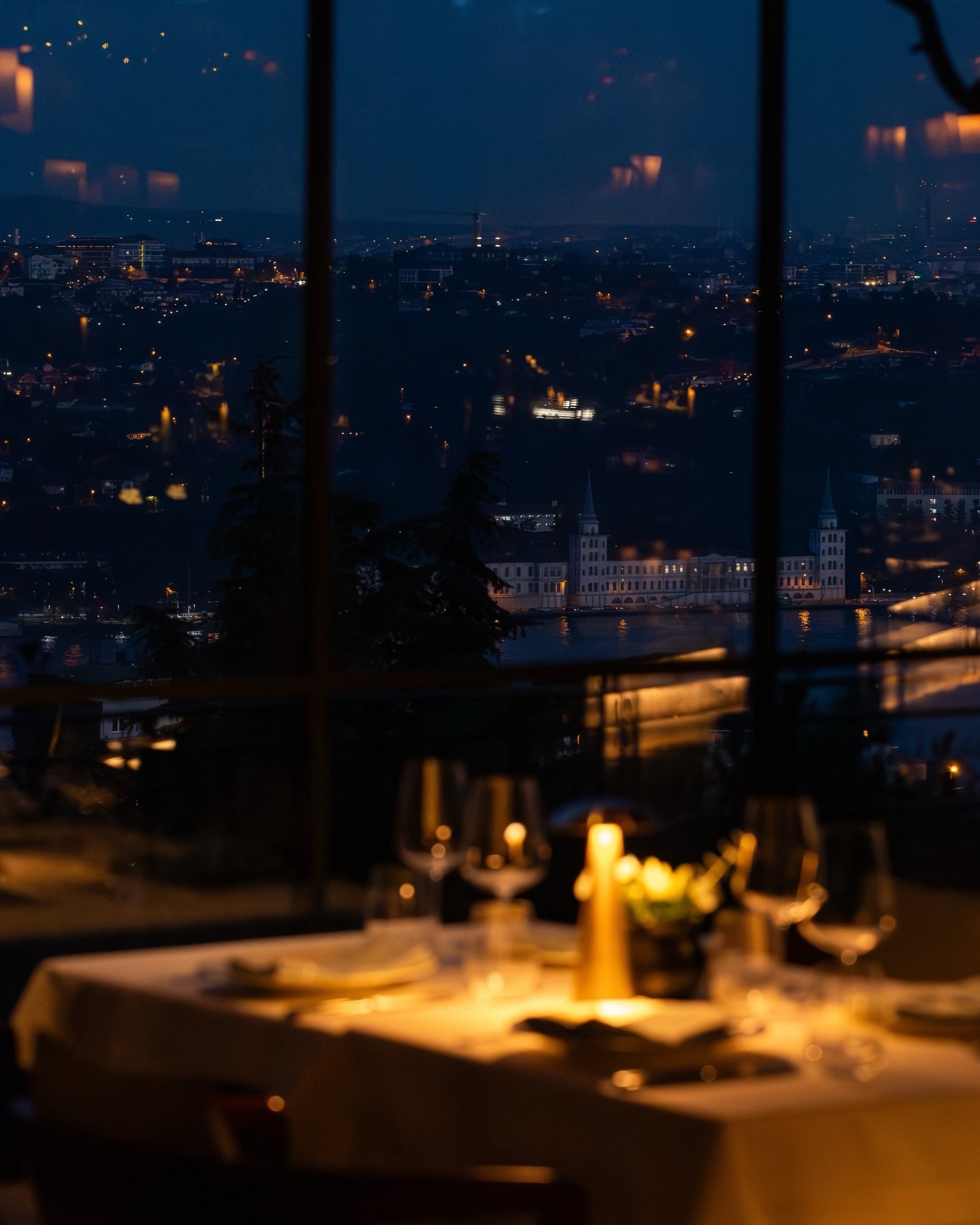 Interior and atmosphere at 29