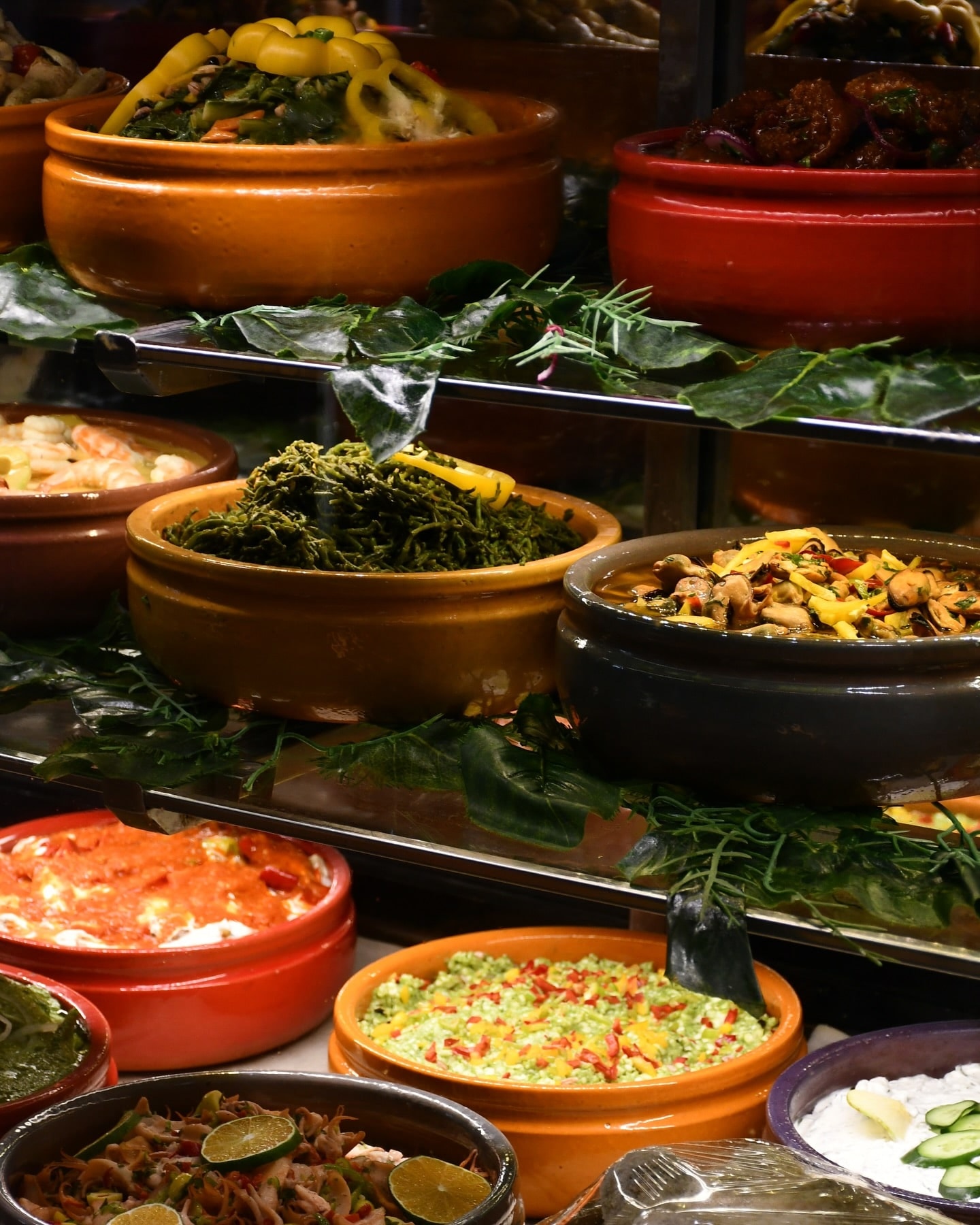 Uskumru Restaurant: servise hazır sıcak tabak