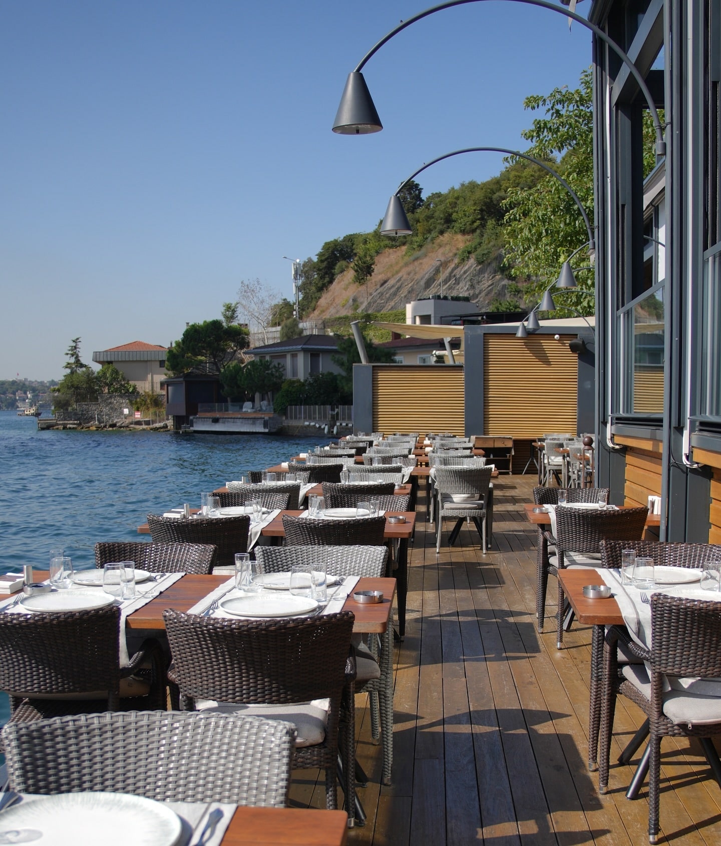 Uskumru Restaurant: gün ışığı alan salon
