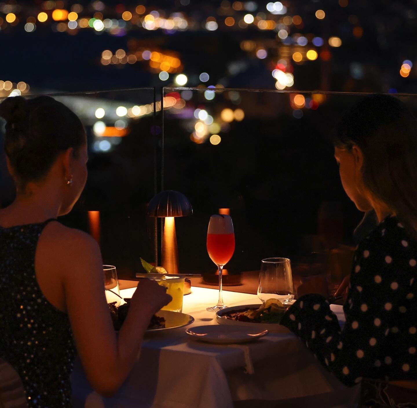 Vogue Restaurant: açık hava yemek alanı