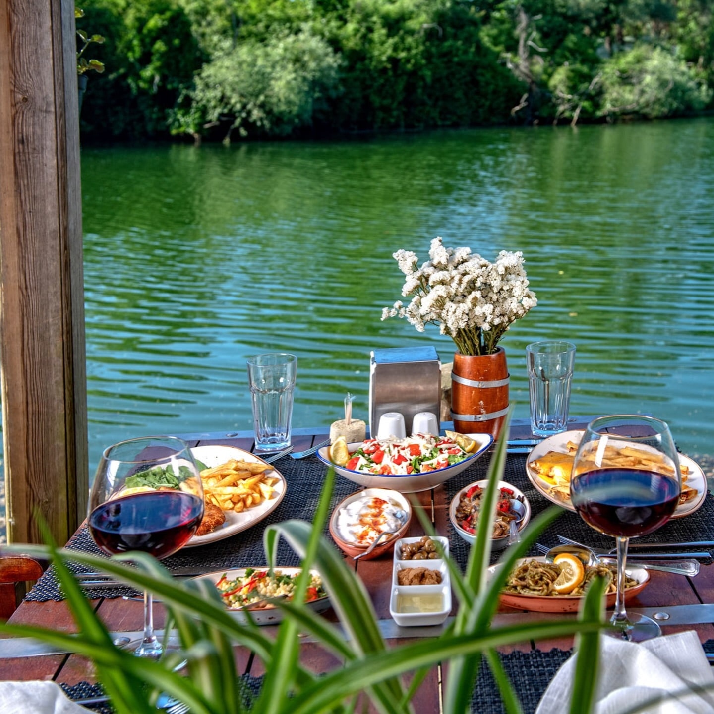Wineport Lodge Restaurant: a sharing table