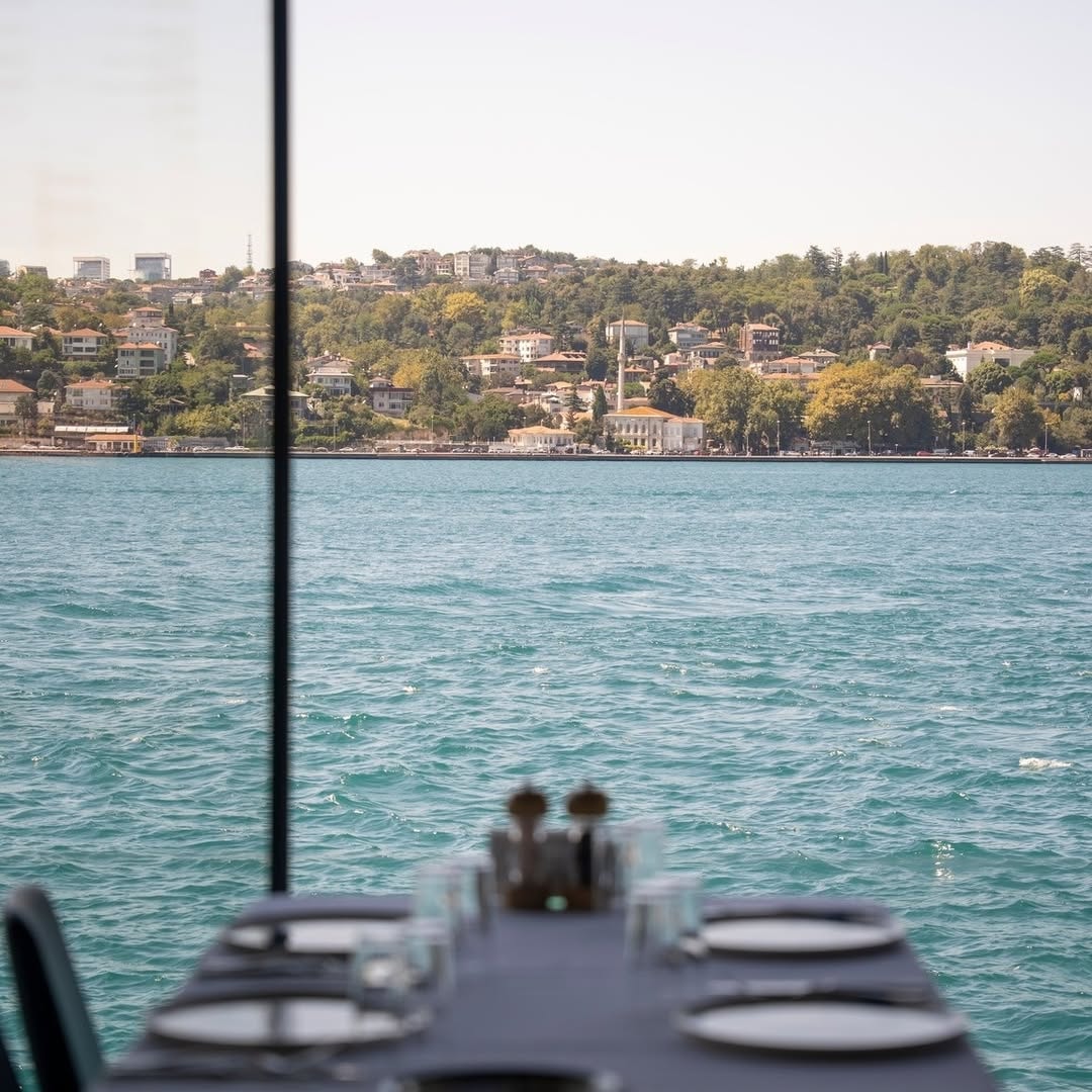 The dining room and atmosphere at Yakamoz