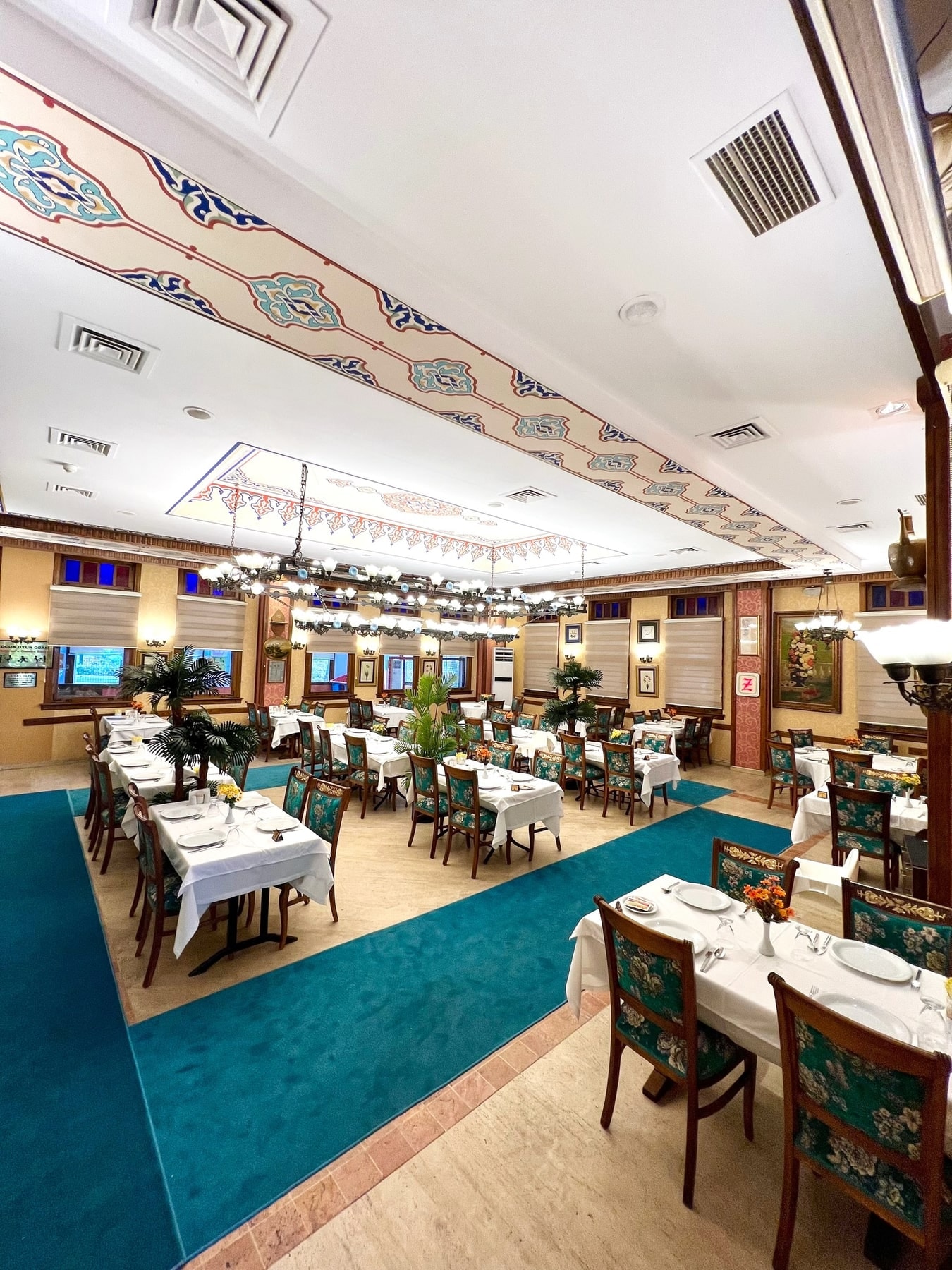 Interior and atmosphere at Ziya Şark Sofrası Florya