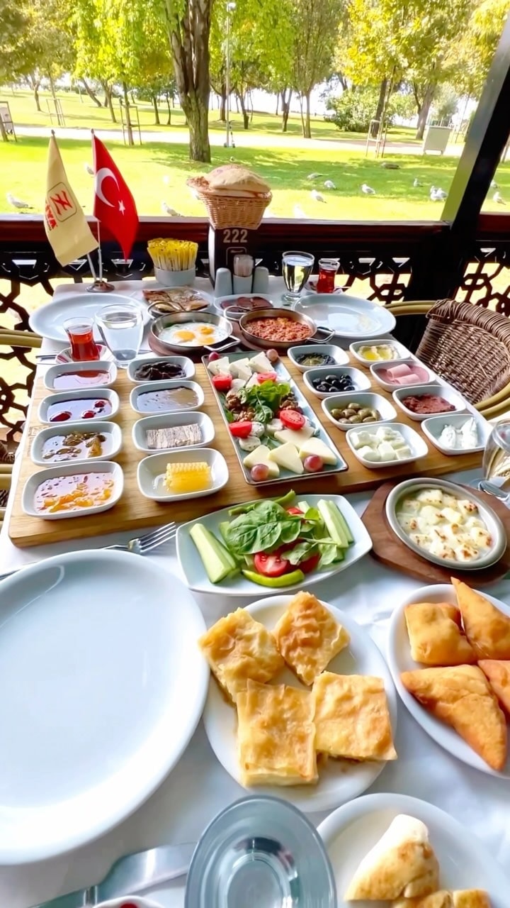 A carefully presented dish from Ziya Şark Sofrası Florya