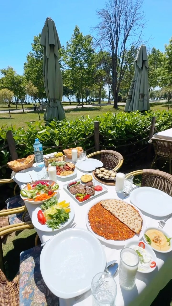 Interior and atmosphere at Ziya Şark Sofrası Florya